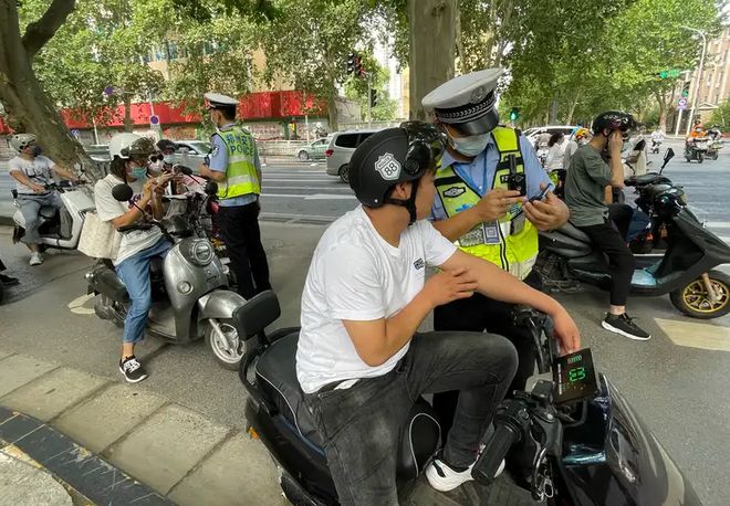 +5”新政策3类车型放心骑严查5种违规行为j9九游会(中国)网站6月起电动车迎“3(图4)