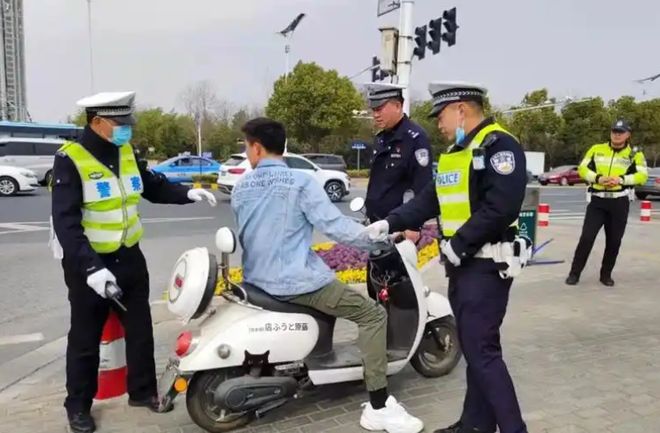 +5”新政策3类车型放心骑严查5种违规行为j9九游会(中国)网站6月起电动车迎“3(图5)