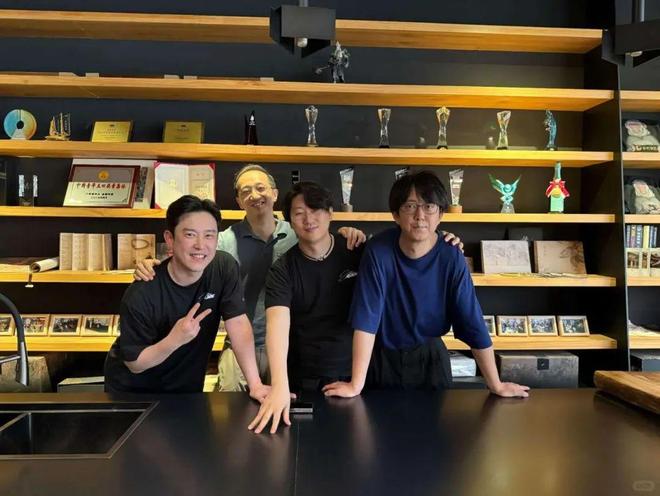 剑星制作人超多礼物！梦幻联动！冯骥杨奇和金亨泰合影留念j9九游真人游戏第一平台黑猴和伊芙会有联动嘛！游科送(图6)